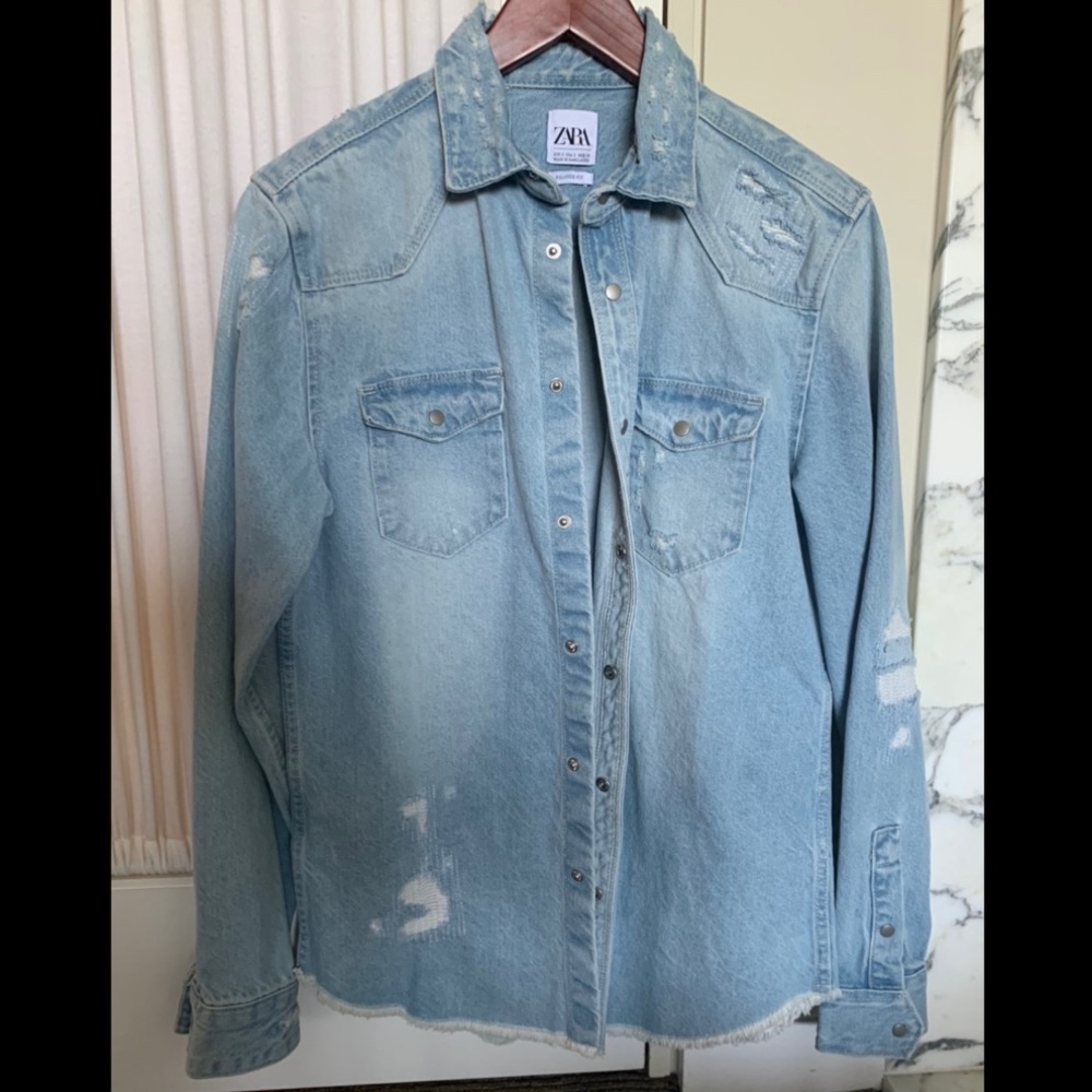 Zara Distressed Denim Jacket (100% NEW~NEVER WORN)